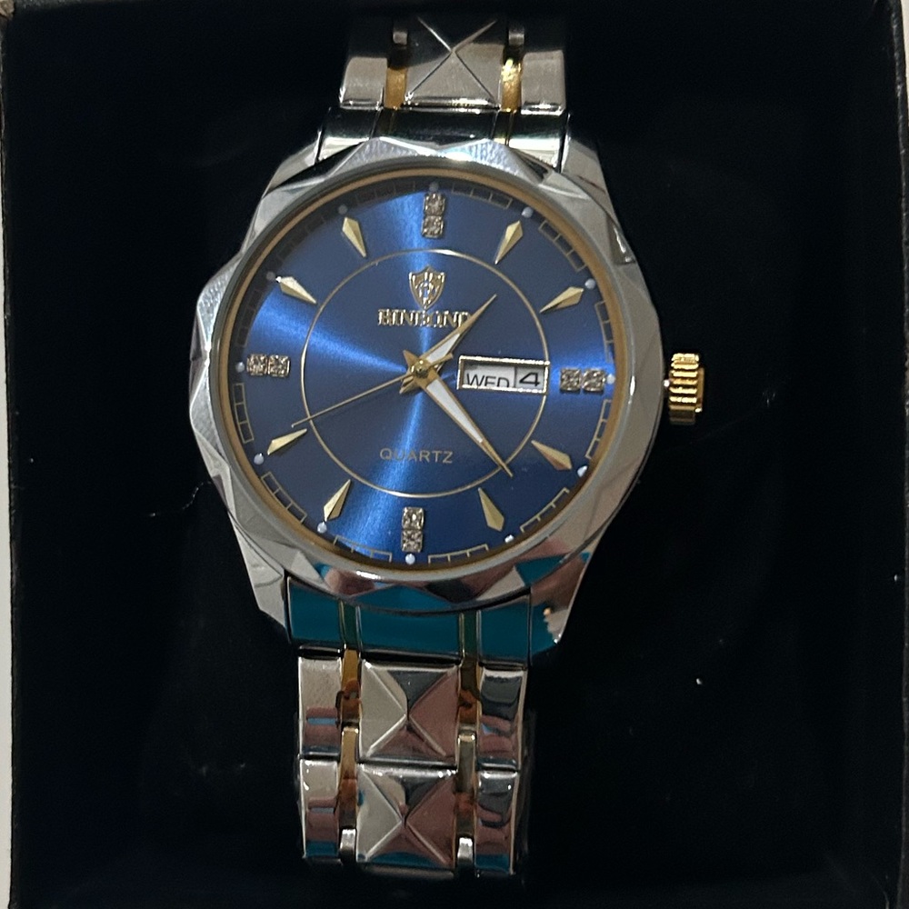 Men’s Fine Stainless Steel Luxury Quartz Watch. New in box.